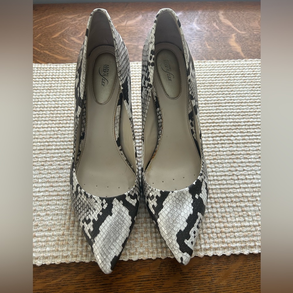 Alfani Step n Flex women’s heels size 9.5 in snakeskin appearance